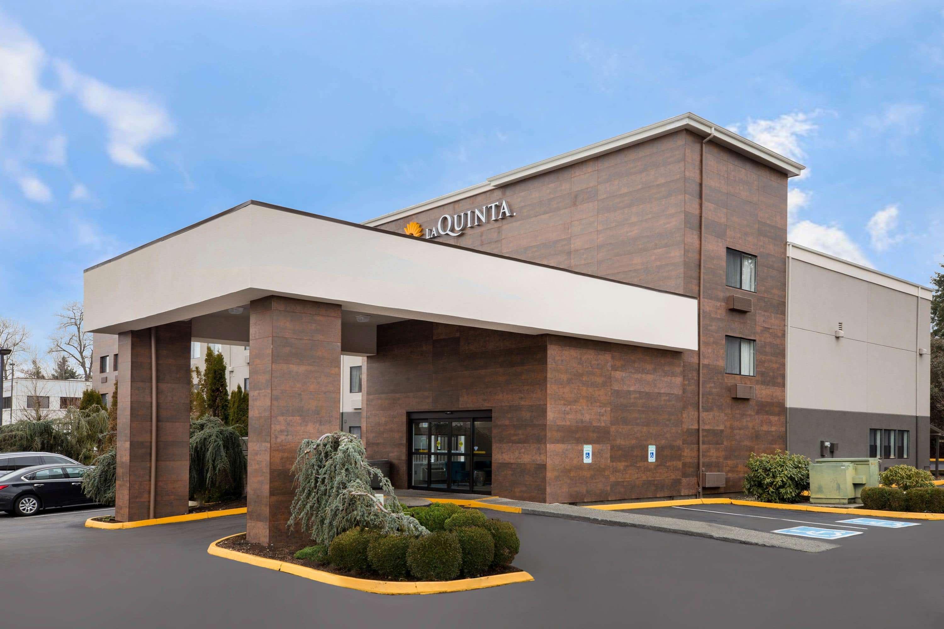 La Quinta Inn By Wyndham Everett Exterior photo