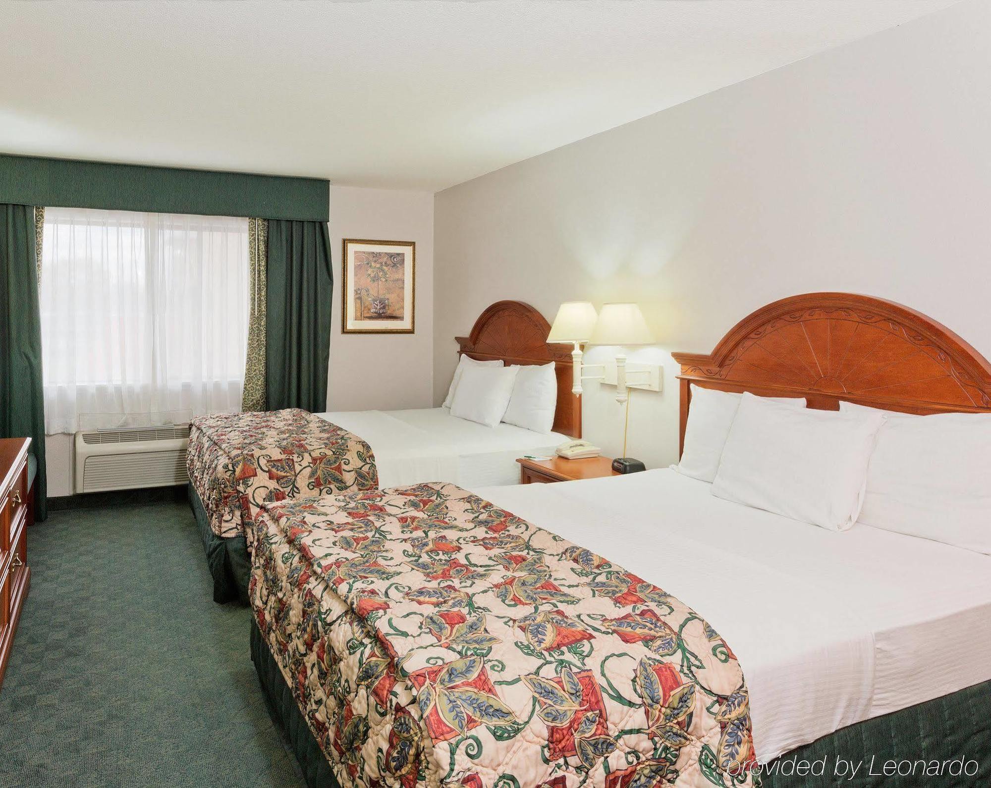 La Quinta Inn By Wyndham Everett Exterior photo